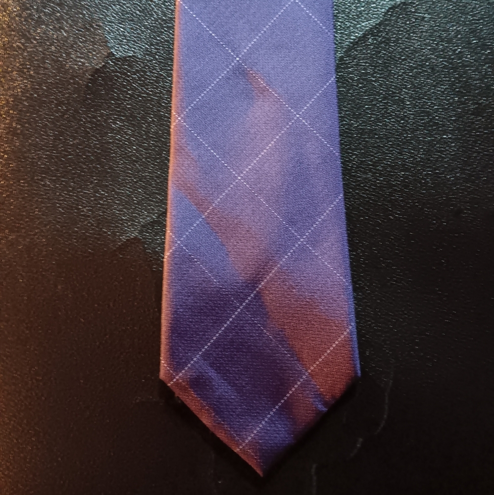 Calvin Klein purple diamond pattern necktie.